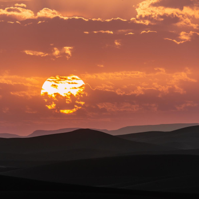 Coucher de soleil dans le désert